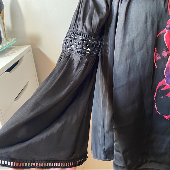 Jennifer Lopez Sexy Off-the-Shoulder Black Floral Satin Top NWOT - Picture 4 of 10